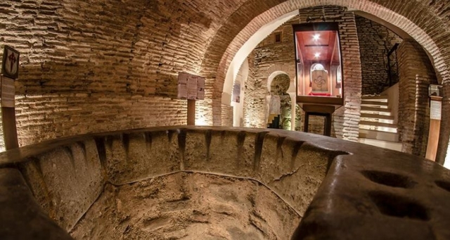 interior de una cueva arabe.jpg